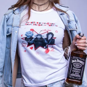 Camiseta Mulheres Comportadas Raramente Fazem Historia