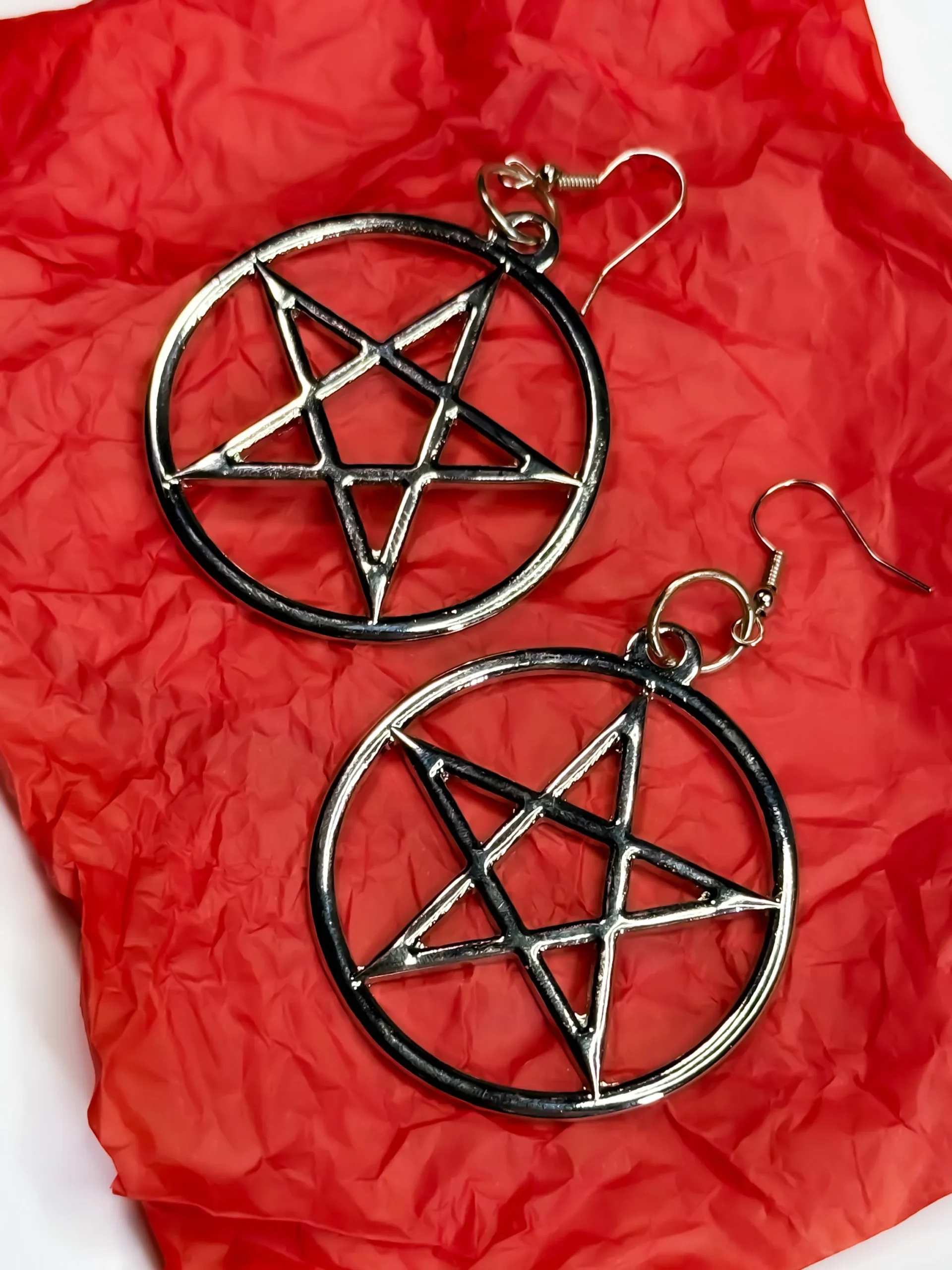 Brinco Satanized - Imagem 2